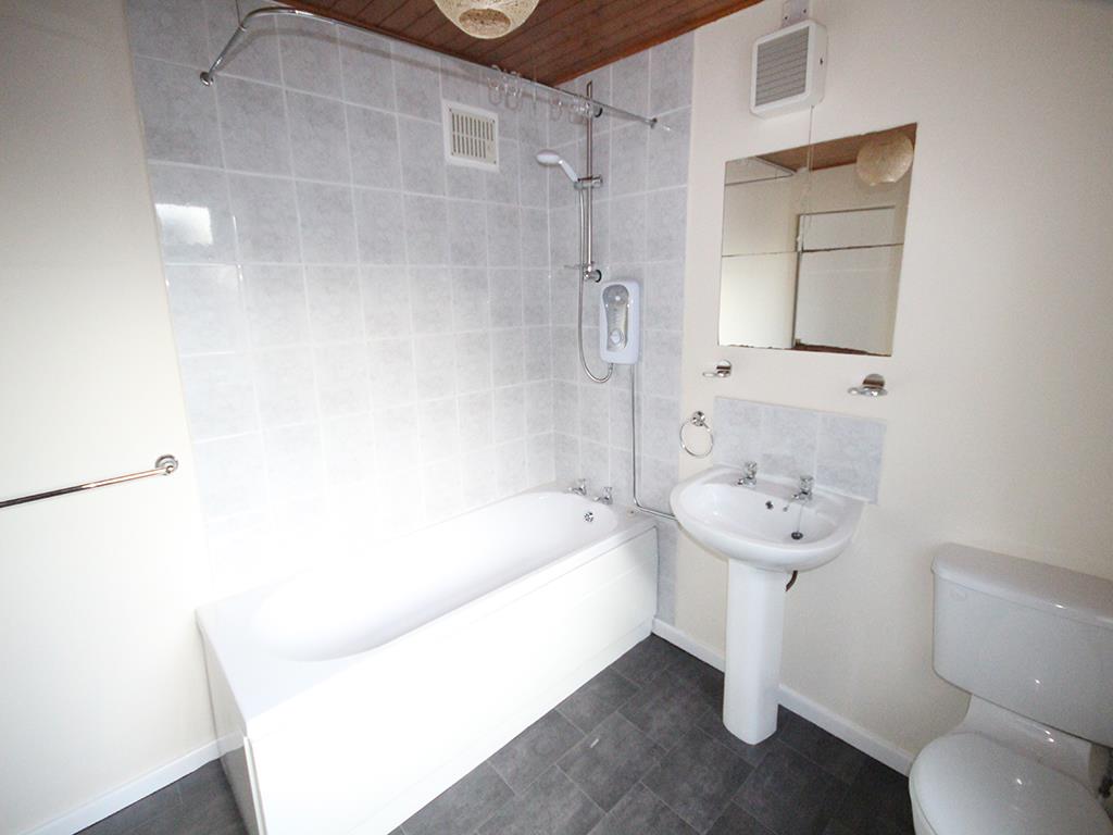 2 bedroom mid terrace house To Let in Barnoldswick - 2016-12-14 11.53.16.jpg